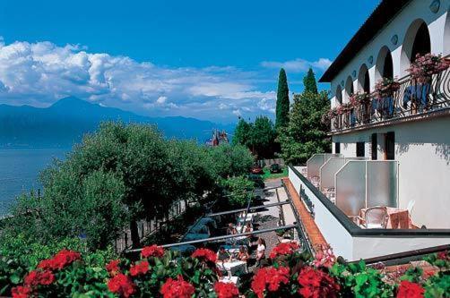 Hotel Fraderiana Torri Del Benaco Habitación foto