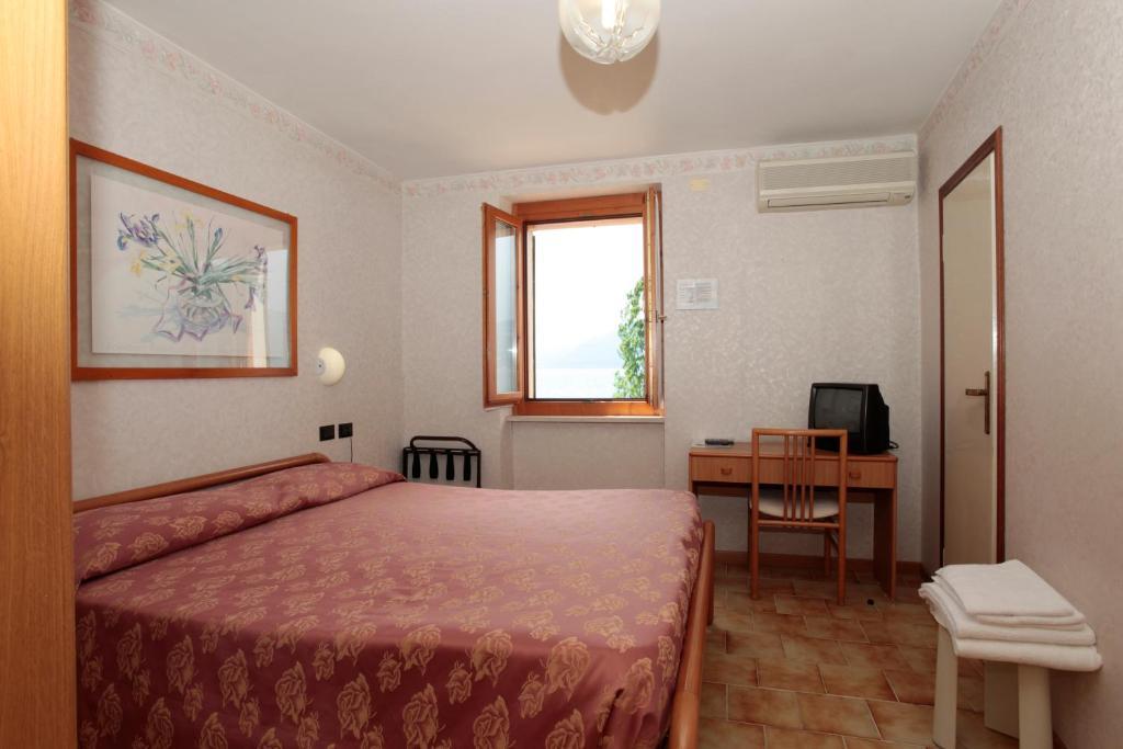 Hotel Fraderiana Torri Del Benaco Habitación foto