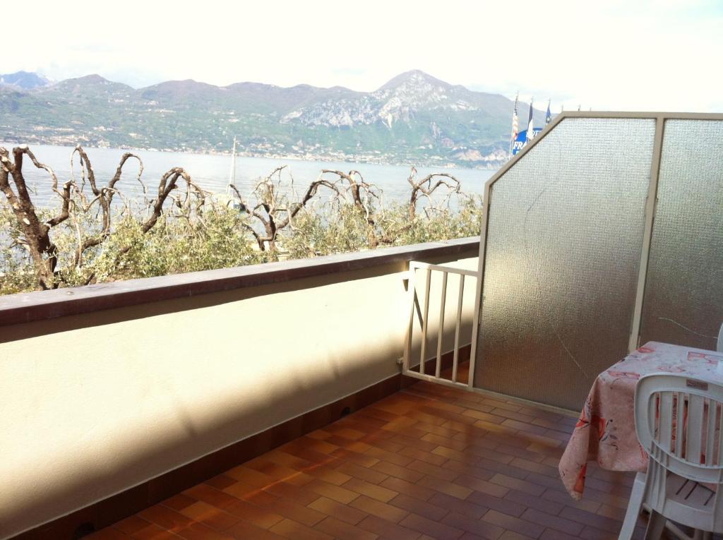 Hotel Fraderiana Torri Del Benaco Habitación foto