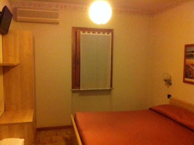Hotel Fraderiana Torri Del Benaco Habitación foto